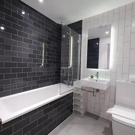 Fully Serviced One Bed In Royal Wharf London