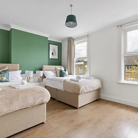 Parea Living - Hackney, 4-bedroom Victorian House W Big Garden Casa vacanze