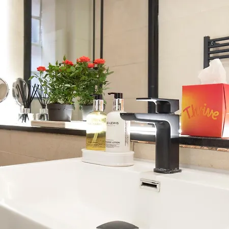 Modern Quiet 1 Bed Flat -mayfair Apartment London