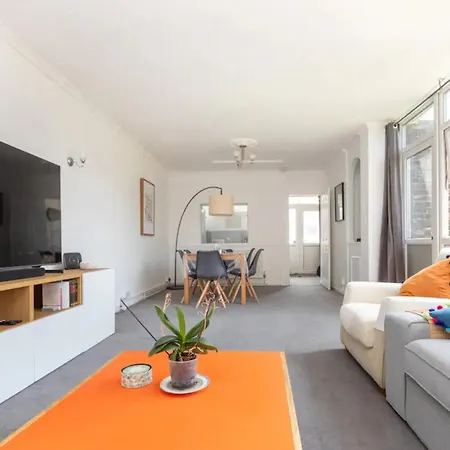 Spacious & Welcoming 4bd House - Kennington Appartement