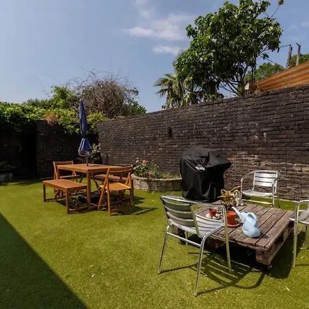Spacious & Welcoming 4bd House - Kennington *