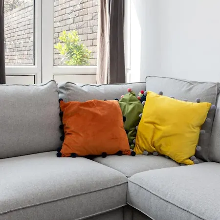 Spacious & Welcoming 4bd House - Kennington *