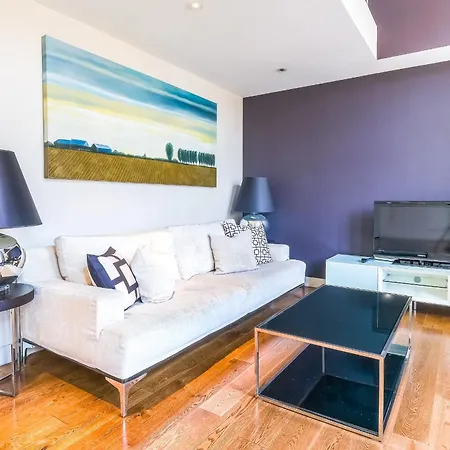 Hotel apartamentowy Servised On Artillery Lane 4*