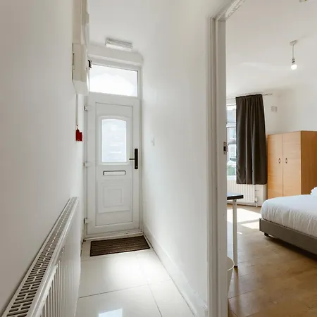 Plaistow Cosy Double - 8 *