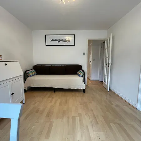 Surrey Docks Se16 Near Canada Water N Easy Access Canary Wharf London