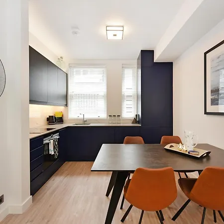 Street Serviced By Globe Apartment London
