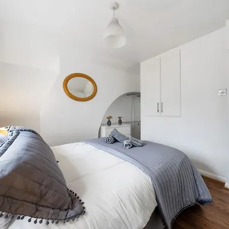 Charming In Hampstead Heath London