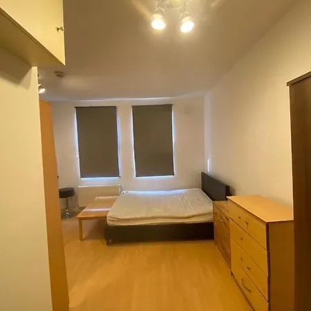 Hostel Golders Way