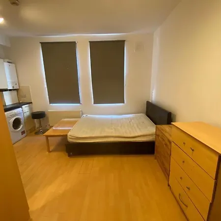 Hostel Golders Way *