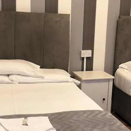 The Crystal Bed & Breakfast Croydon