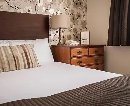 The Crystal Bed & Breakfast 2*