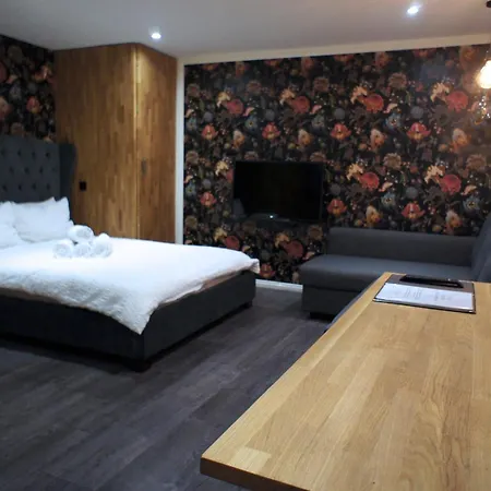 Brick Lane Apartment *