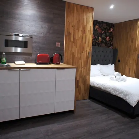 Brick Lane Apartment *