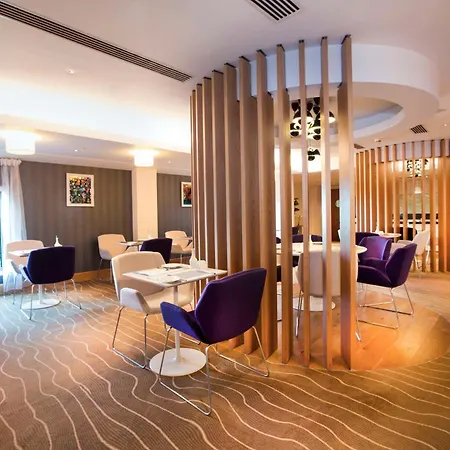 Hilton London Heathrow Airport Terminal 5 4* Hillingdon