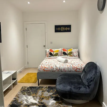Double With Shares Bathroom * London
