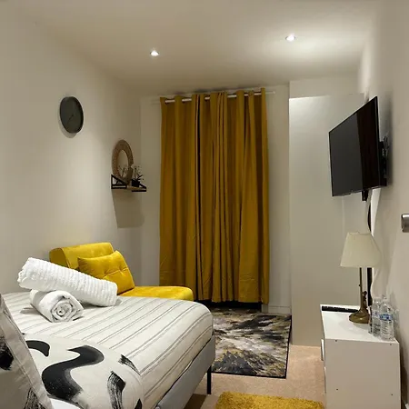 Double With Shares Bathroom Homestay London