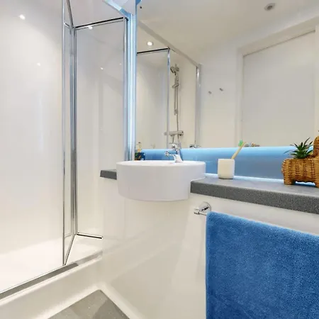 Apartment Private Bedrooms With Shared Kitchen, And At Canvas Wembley In *
