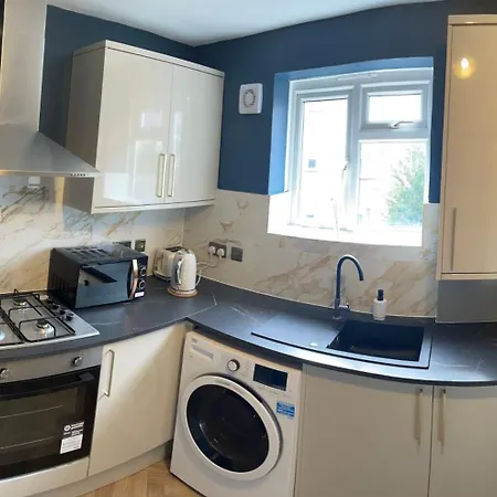 Elegant 2 Bedroom Flat In Chiswick Near Tube Stations Apartment