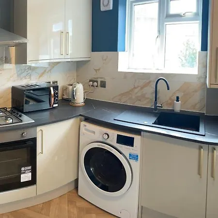 Apartment Elegant 2 Bedroom Flat In Chiswick Near Tube Stations London