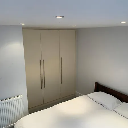 Cosy Spacious Master Room.