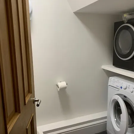 Homestay Cosy Spacious Master Room. London