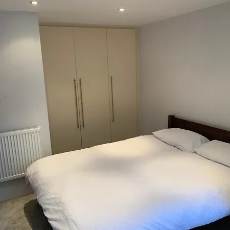 Cosy Spacious Master Room. * London