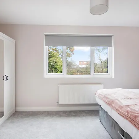 木屋 Onsitestays New Large Modern 4 Bed, Parking, Wifi, 2 X Bathroom