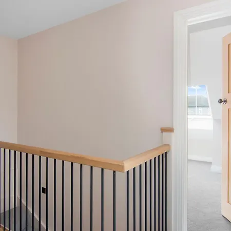 Onsitestays New Large Modern 4 Bed, Parking, Wifi, 2 X Bathroom * 奥平顿