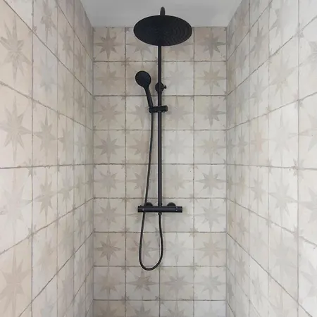 木屋 Onsitestays New Large Modern 4 Bed, Parking, Wifi, 2 X Bathroom