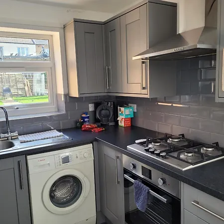 Lovely 2-bed Fully Refurbished House In Holiday home *