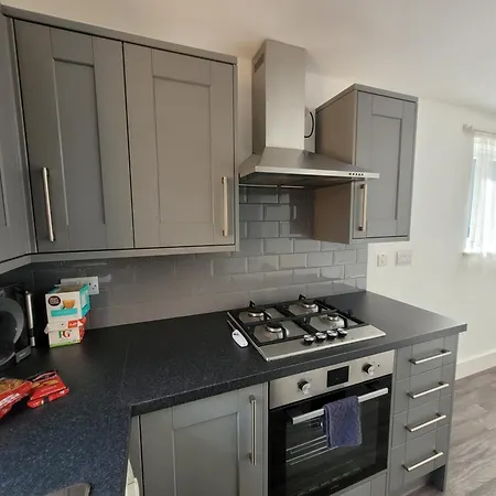 Holiday home Lovely 2-bed Fully Refurbished House In London