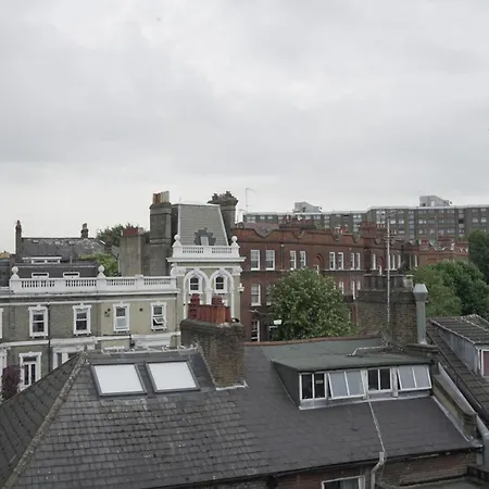 Modern Flat & Balcony In Historic West Kensington London