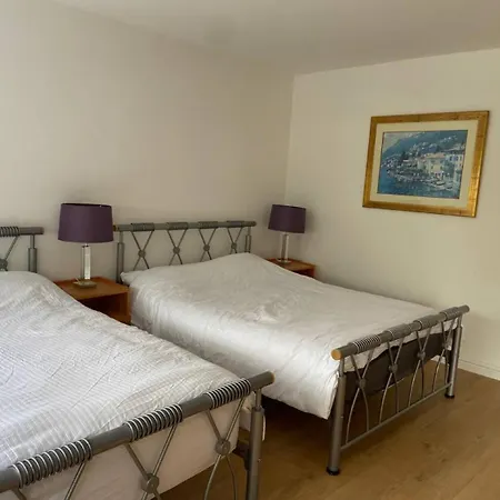 Spacious - 3 Double Beds - Wi-fi - Northwood - Free Parking Apartment