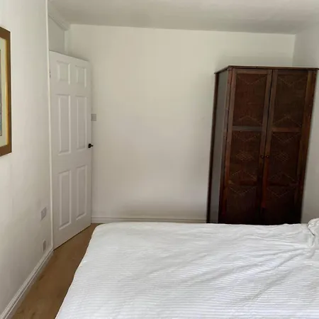 Spacious - 3 Double Beds - Wi-fi - Northwood - Free Parking