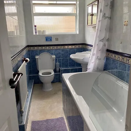Spacious - 3 Double Beds - Wi-fi - Northwood - Free Parking Northwood (Greater London)