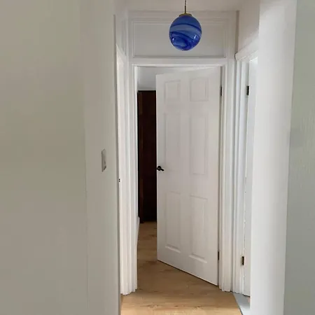 Spacious - 3 Double Beds - Wi-fi - Northwood - Free Parking