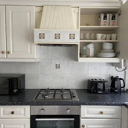 Spacious - 3 Double Beds - Wi-fi - Northwood - Free Parking * Northwood (Greater London)