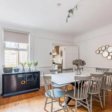 Kingston On Thames Pets Welcome Garden 3bed *