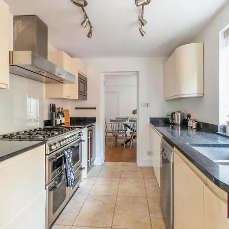 Kingston On Thames Pets Welcome Garden 3bed Holiday home