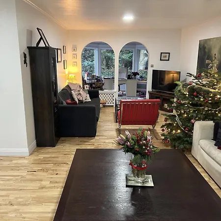 Large 3 Bed House With Separately Bookable Holiday home