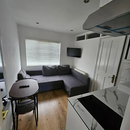 And Cosy One Bed Flat Apartment Carshalton