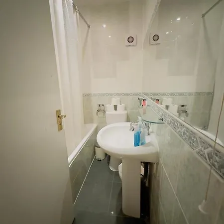 Bright Budget Studio In London