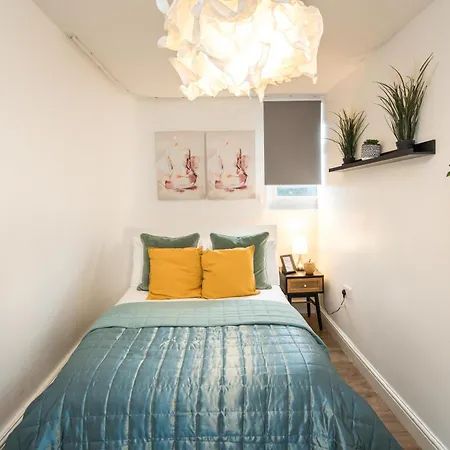 Me3 Cute Central Flat-2bdr-next To Queens Marry Hospital Apartment