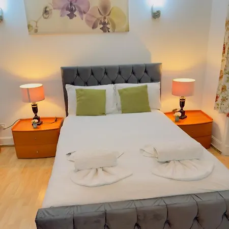 Apartment Bright Budget Studio In