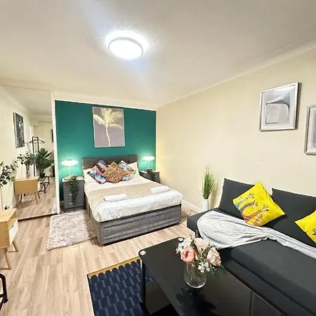 Hyde Park Studio Apartment London