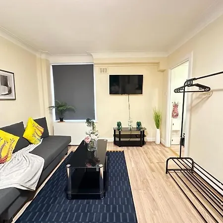 Hyde Park Studio Apartment
