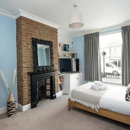 Charming Fulham Spacious With Modern Touches * London