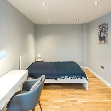 Cosy 2-beds, Shepherd Bush 아파트 런던