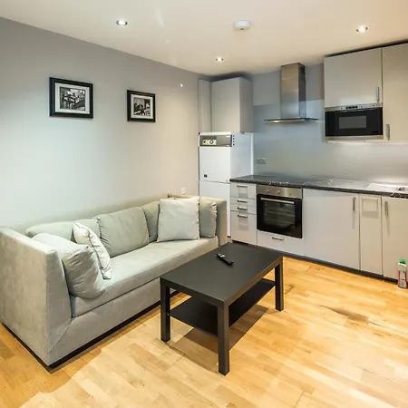 아파트 Cosy 2-beds, Shepherd Bush