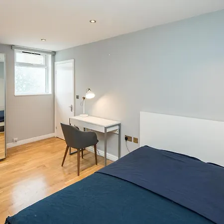 Cosy 2-beds, Shepherd Bush 런던